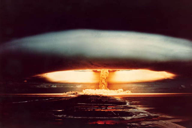 File:Explosion nucleaire.jpg