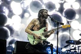 File:Biffy live.jpeg