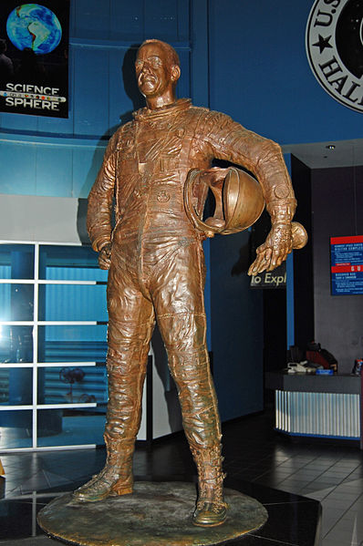 File:Fecal-Alan Sheppard statue.jpg