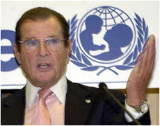 File:Roger moore crushing the earth with his head..jpg