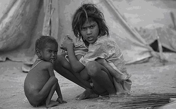 File:Starving-kids-india-child-poverty.jpg