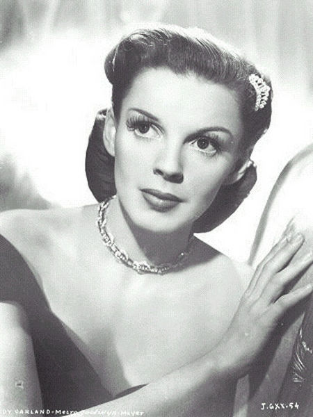 File:450px-Judy Garland 1947 publ.jpg