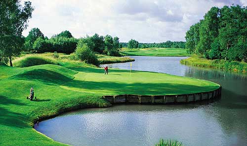 File:Les Bordes International golf course 4th hole.jpg