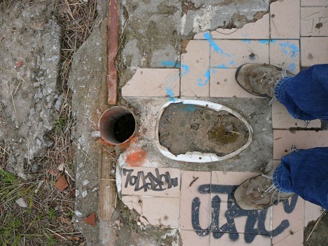 File:Old toilet 468.jpg