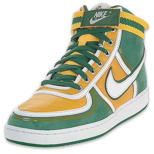 File:A green and yellow shoe.jpg