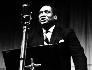 File:Paul Robeson at a microphone with mouth slightly ajar and grinning.jpg