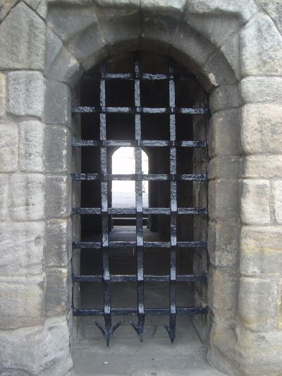 File:Stirling Castle portcullis dsc06571.jpg
