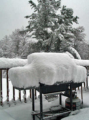 File:Hibachi in Snow.jpg