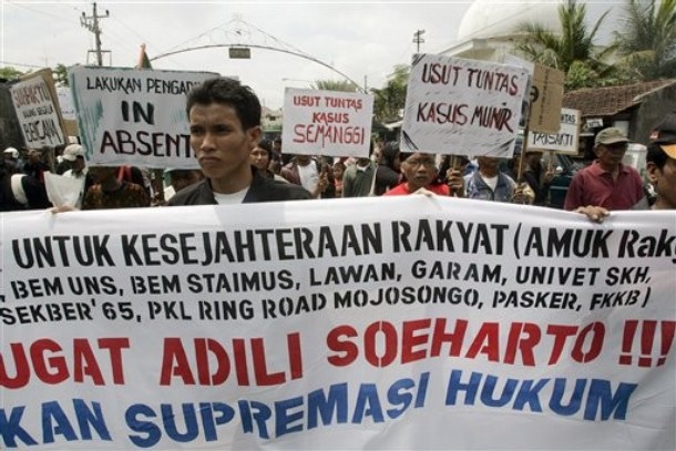 File:Demo suharto.jpg