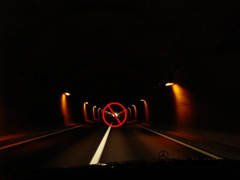 File:No light tunnel end2.JPG