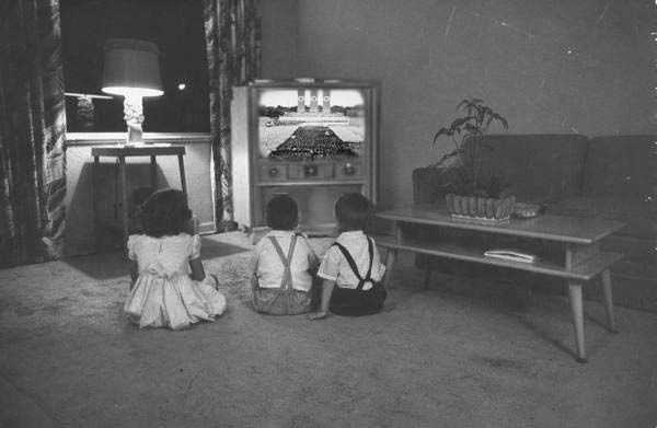 File:Kids watching truiph.jpg