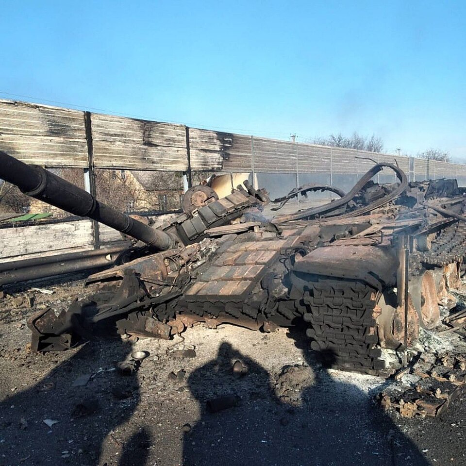 File:Підбитий російський танк Т-72.jpg