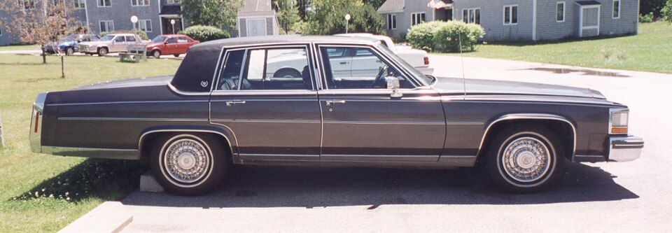 File:1982 cadillac fleetwood brougham.jpg