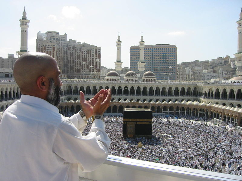 File:Supplicating Pilgrim at Masjid Al Haram. Mecca, Saudi Arabia.jpg