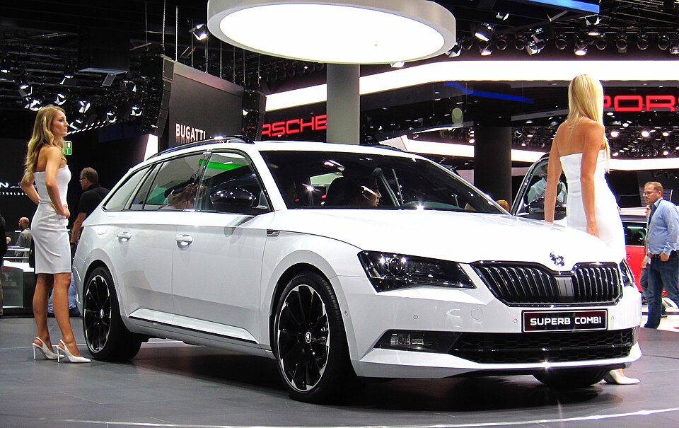File:Škoda Superb Combi front.jpg