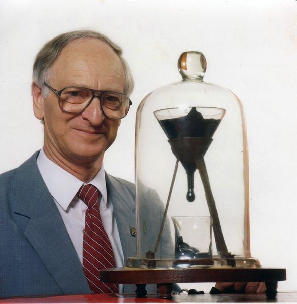 File:Pitch drop experiment.jpg