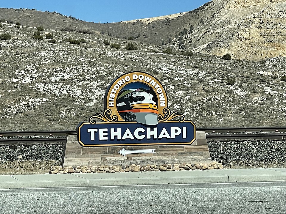 File:Tehachapi, California - March 2022 - Sarah Stierch.jpg