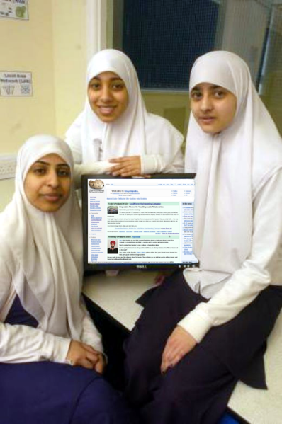 File:Muslim-girls-operating-computer.png