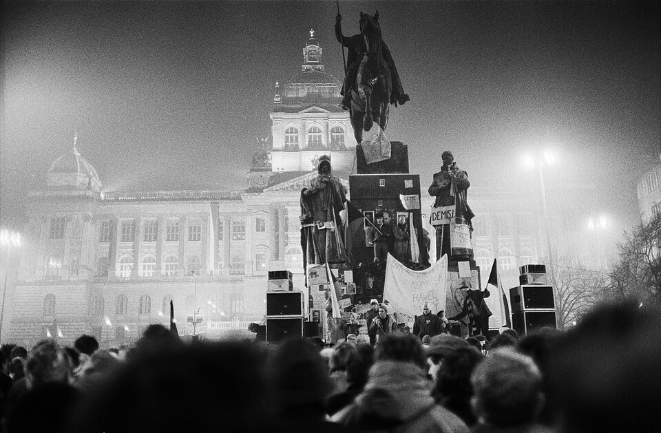 File:1989 November Prague Velvet Revolution Wenceslas Square night time protest.jpg