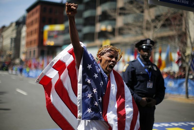 File:Meb Keflezighi wins Boston Marathon 2014.jpg