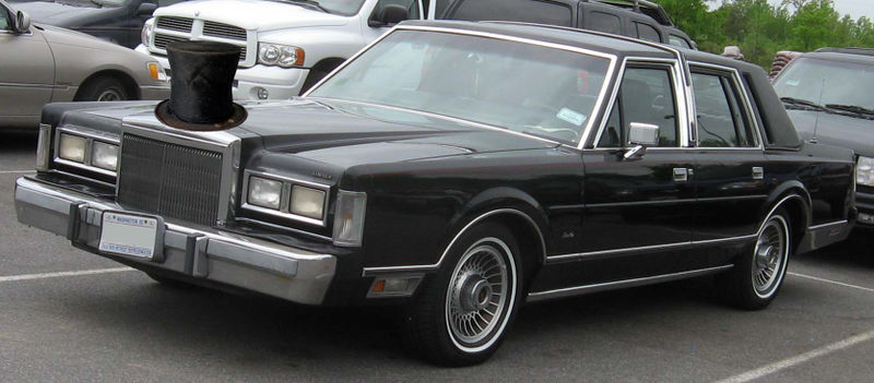 File:1st-Lincoln-Town-Car-with-hat.jpg