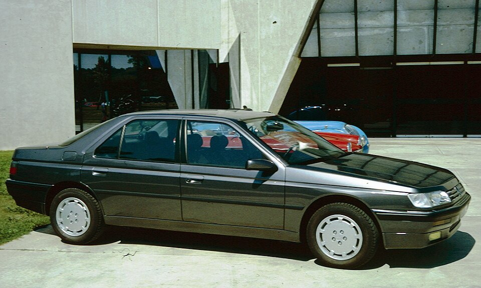 File:Peugeot 605 in profile.jpg
