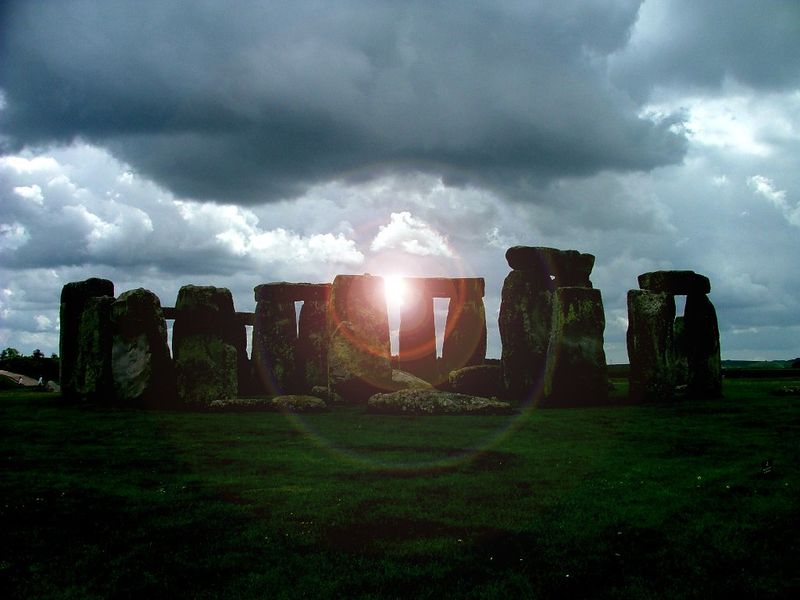 File:Stonehenge-sun-glare.jpg