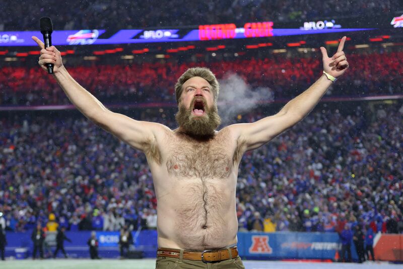 File:Ryan-fitzpatrick-shirtless-2.jpg
