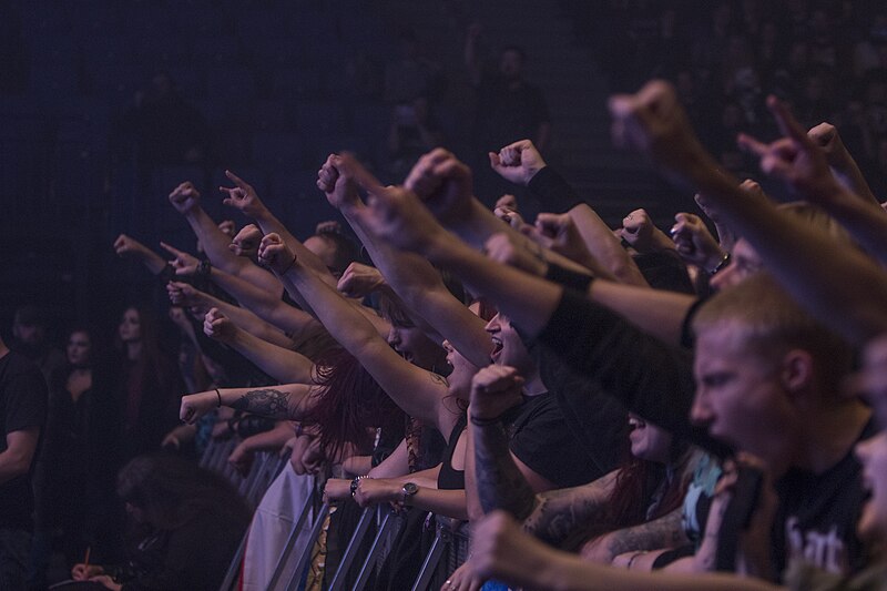 File:Metal crowd.jpg