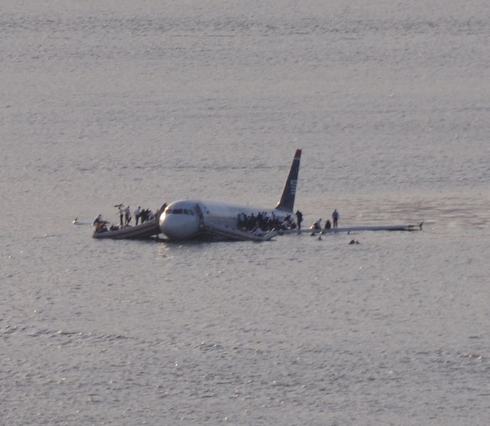 File:Plane crash into Hudson Rivercroped.jpg