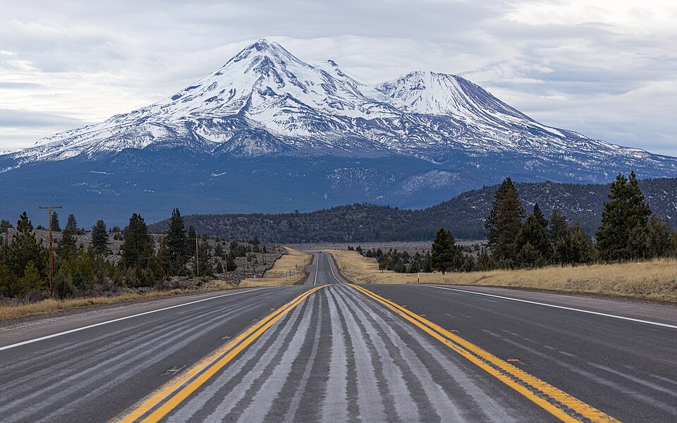 File:Mount Shasta as seen from Highway 97-2920.jpg