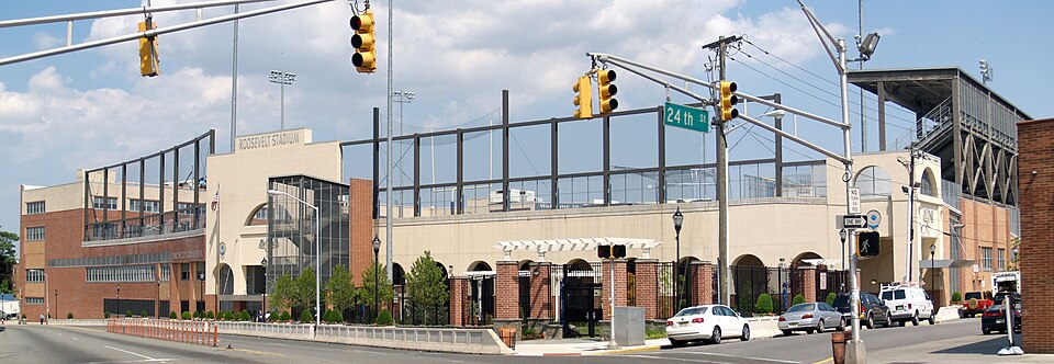 File:6.20.13UnionCityHighSchoolByLuigiNovi.jpg