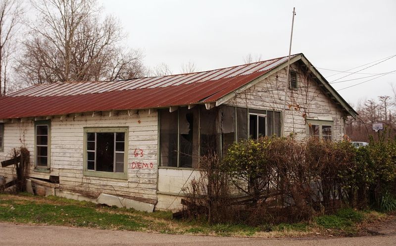 File:Condemned house.jpg