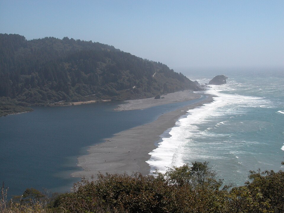 File:Klamath spit (33075813522).jpg