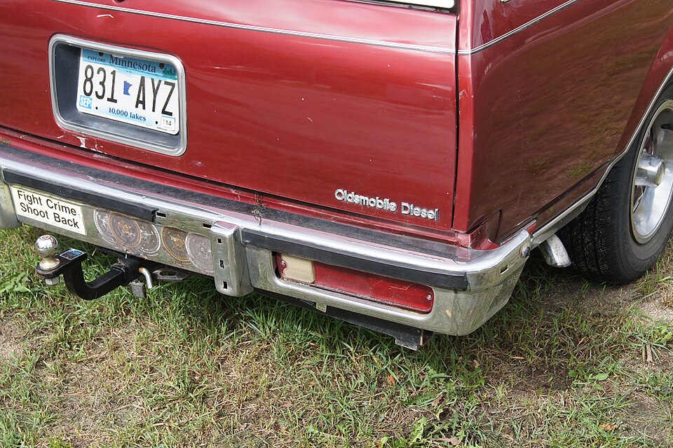 File:82 Oldsmobile Cutlass Cruiser (10232320746).jpg