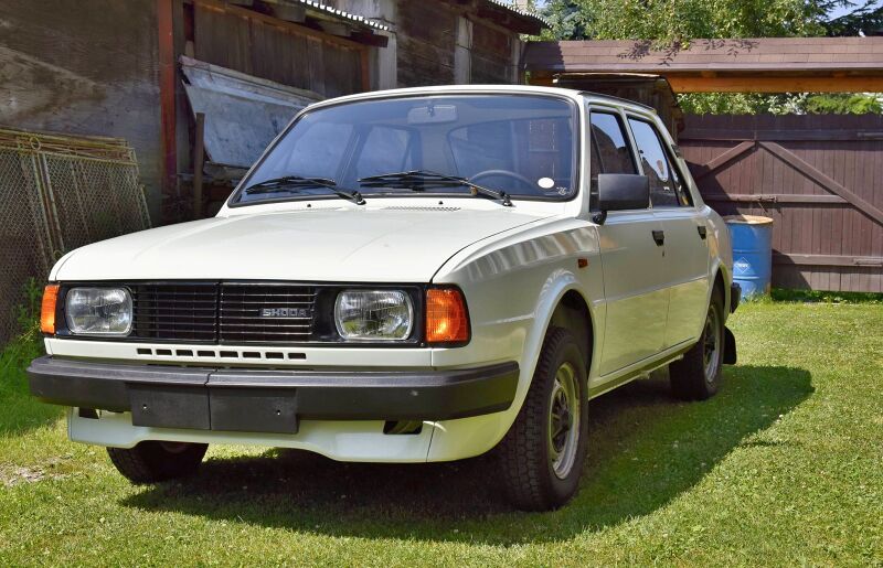 File:Skoda 105 S 1985.jpg