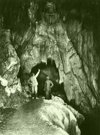 Fichier:Bete dans grotte1.jpg