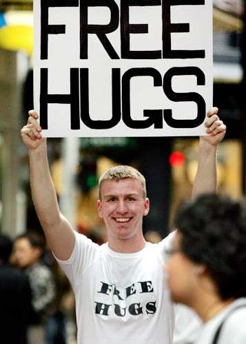 Fichier:Hugs-1-.jpg