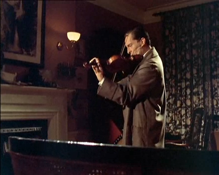 Fichier:Sherlock Holmes jouant du violon.png