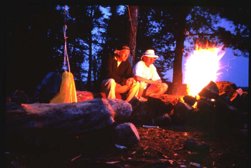 Fichier:Slenderman campfire 1993.png