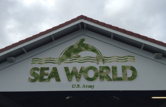 Fichier:Entrée SeaWorld Us Army.jpg