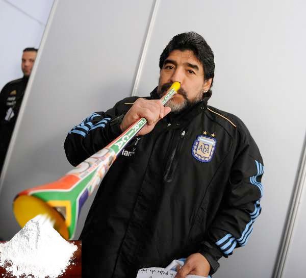 Fichier:Maradona vuvuzela.jpg