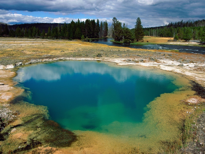Fichier:Copie de Morning Glory Pool, Yellowstone National Park, Wyoming.jpg