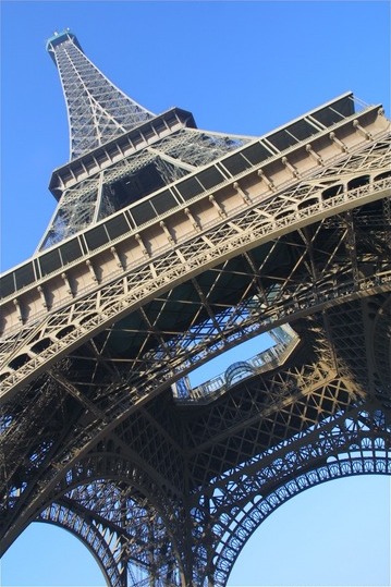 Fichier:Tour Eiffel en upskirt.jpg