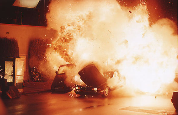 Fichier:Car explosion.jpg