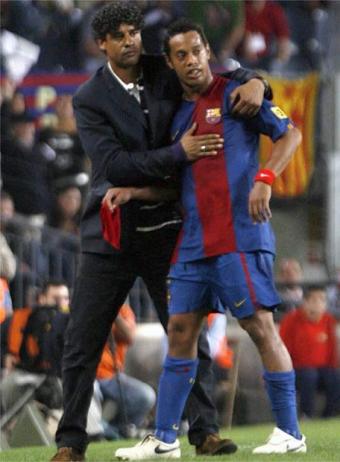 Fichier:Ronaldinho recibir tarjeta roja.jpg