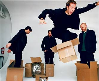 Fichier:Coldplay boxes.jpg