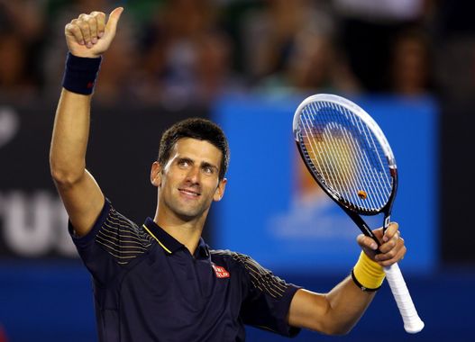 Fichier:Novak Djokovic qui tente de sourire.jpeg