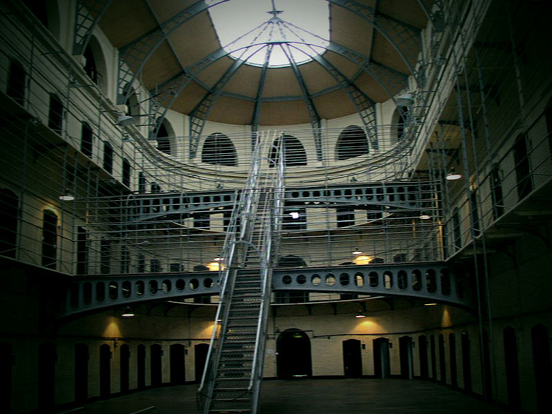 Fichier:800px-Slenderman prison.jpg