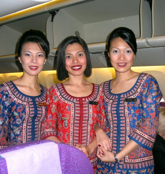 Fichier:569px-Singapore Airlines flight attendants.jpg
